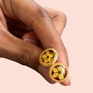 Flower stud earrings